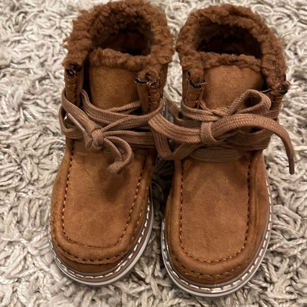 Gap toddler cozy tie boot never worn size 7